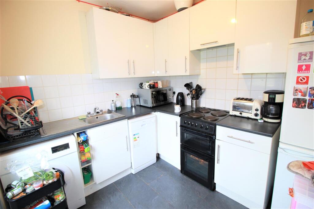 6 bed Semi Detached for rent in Uxbridge. From Evans & Company 6 bed Semi Detached for rent in Uxbridge. From Evans & Company