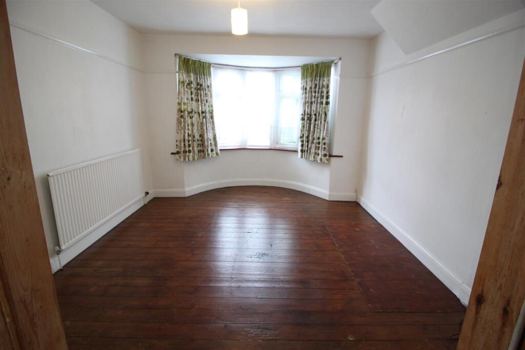 3 bed Mid Terraced House for rent in Southall. From Evans & Company 3 bed Mid Terraced House for rent in Southall. From Evans & Company