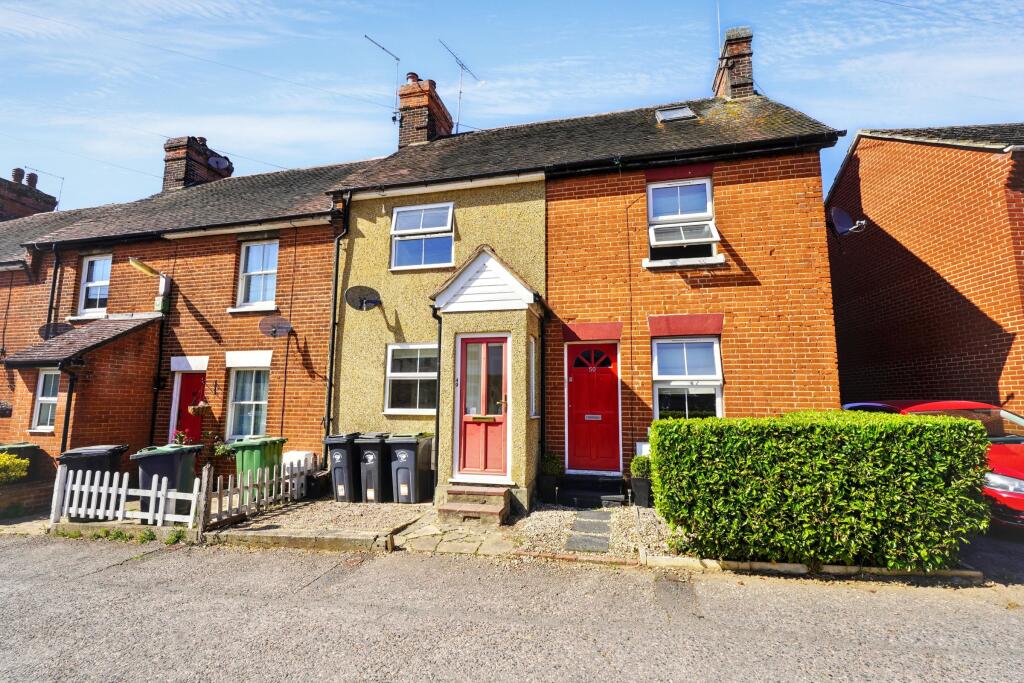 3 bed Mid Terraced House for rent in Stansted Mountfitchet. From Murdochs Property Shop - Stansted