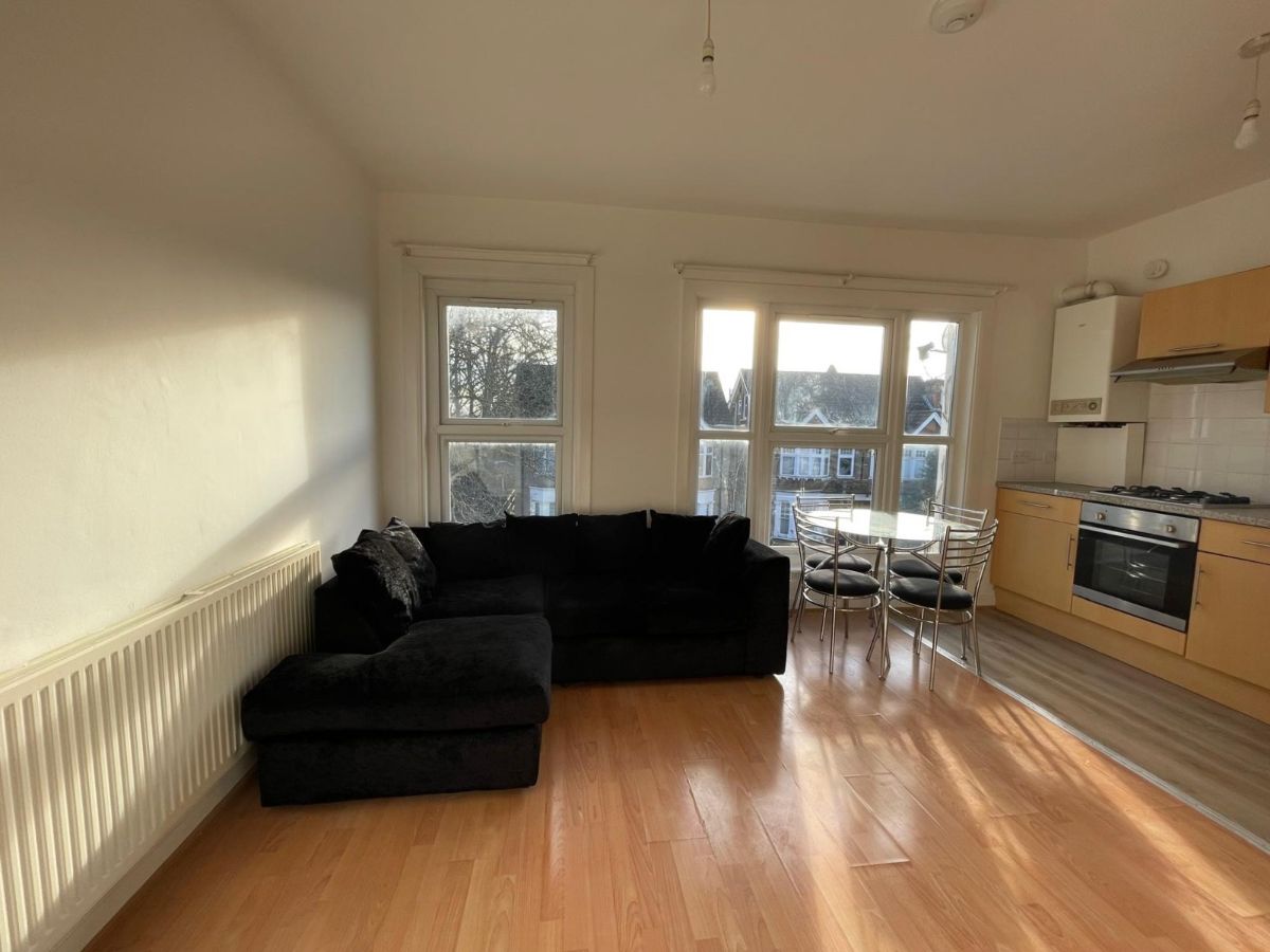 2 bed Apartment for rent in London. From Croydon Estates
