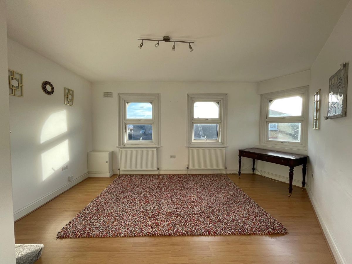 2 bed Apartment for rent in London. From Croydon Estates