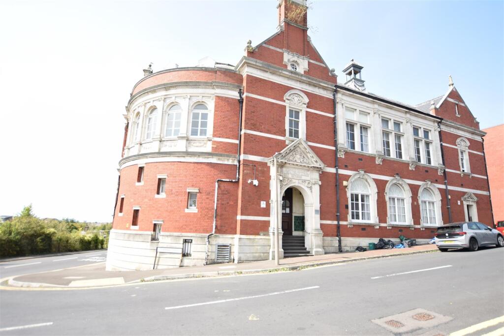 2 bed 1st Floor Flat for rent in Barry. From Nina Estate Agents - Barry