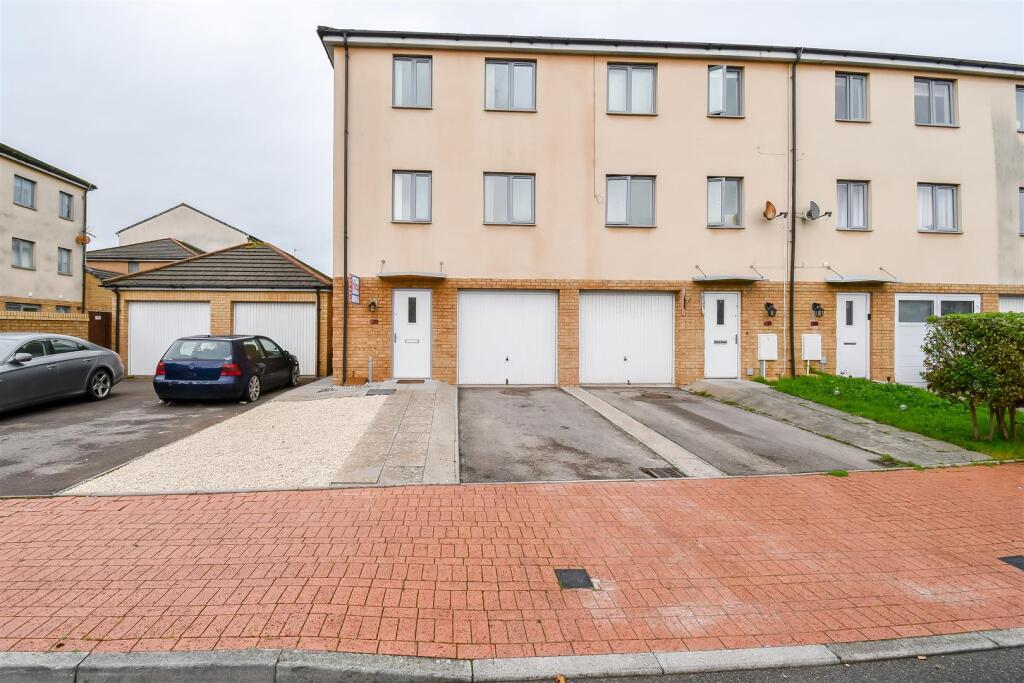 3 bed End of Terrace for rent in Barry. From Nina Estate Agents - Barry