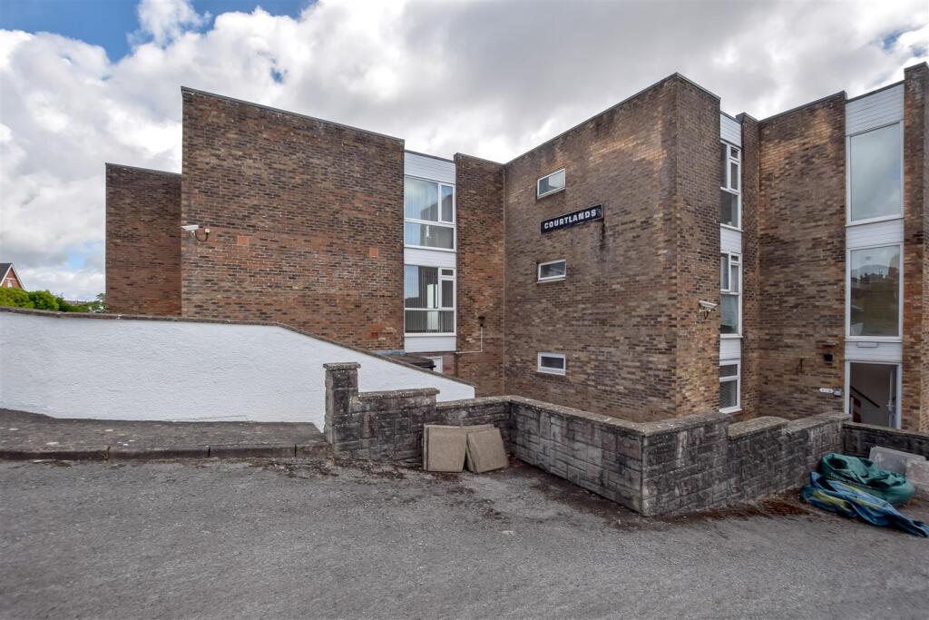 1 bed Apartment for rent in Porthceri. From Nina Estate Agents - Barry