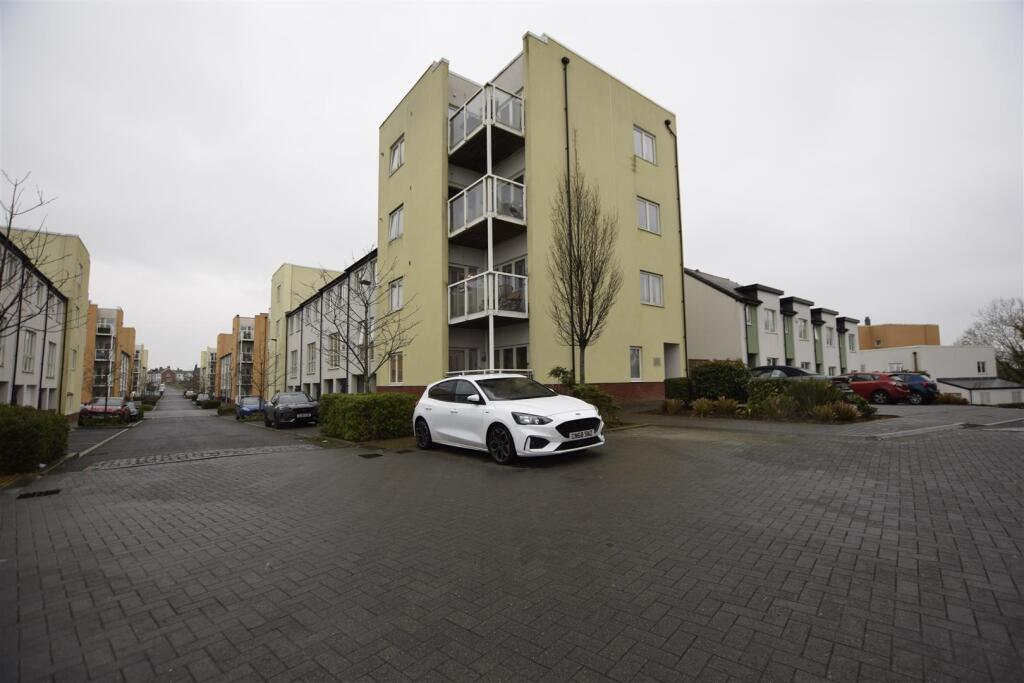 2 bed Apartment for rent in Penarth. From Nina Estate Agents - Barry