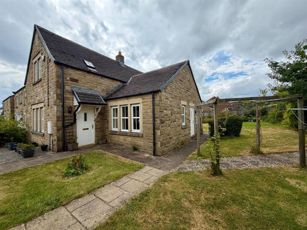 3 bed Detached for rent in Leyburn. From Norman F. Brown - Bedale 3 bed Detached for rent in Leyburn. From Norman F. Brown - Bedale