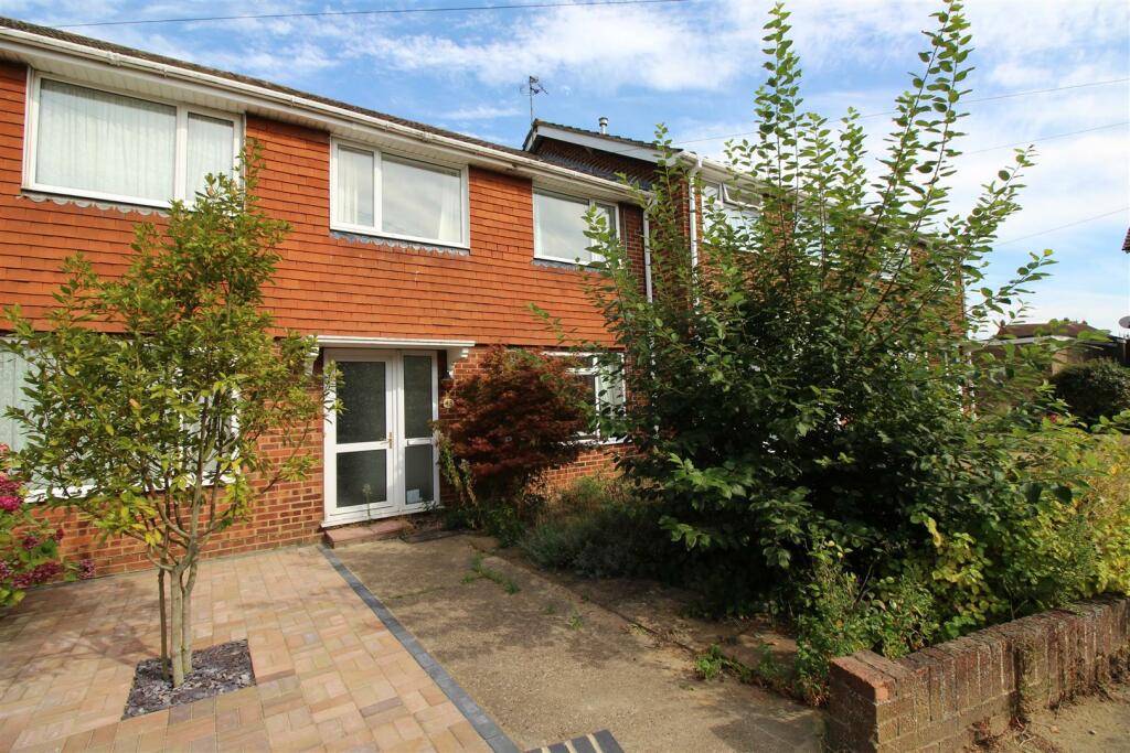 3 bed Mid Terraced House for rent in Canterbury. From Regal Estates - Canterbury
