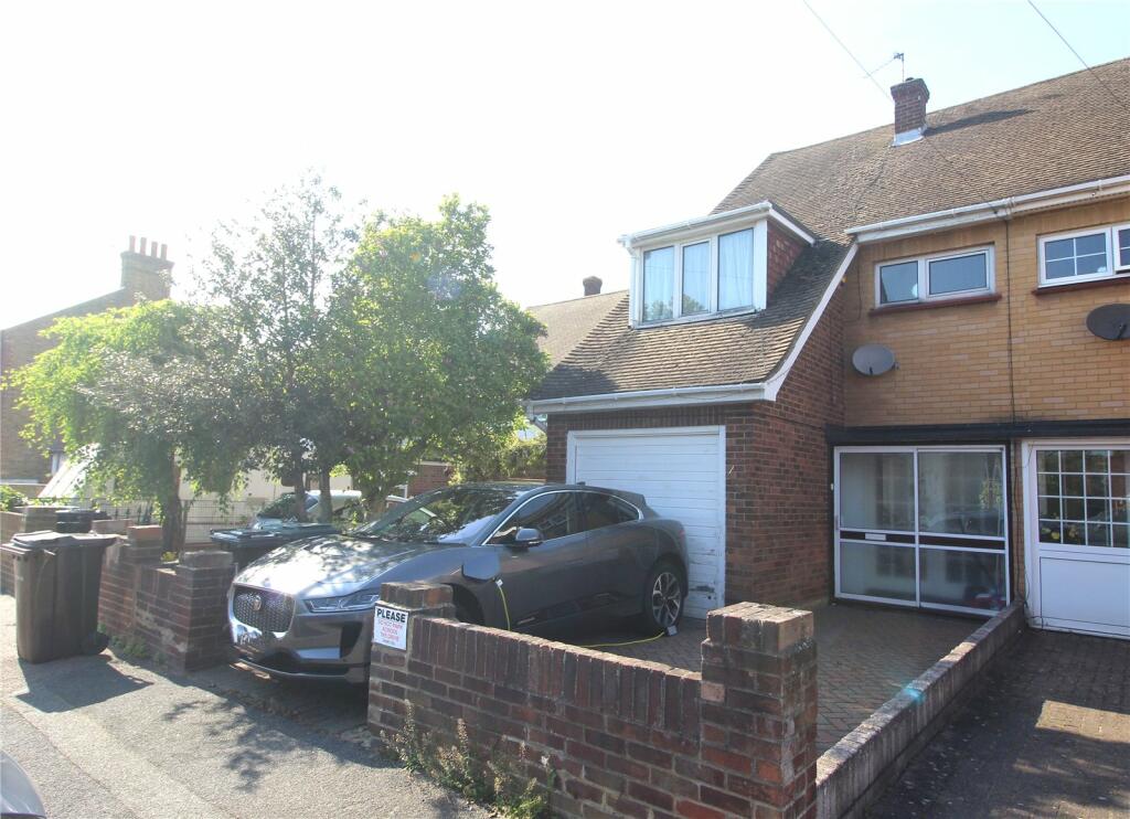 3 bed Semi-Detached House for rent in Gravesend. From Balgores Kent Ltd. - Gravesend Sales