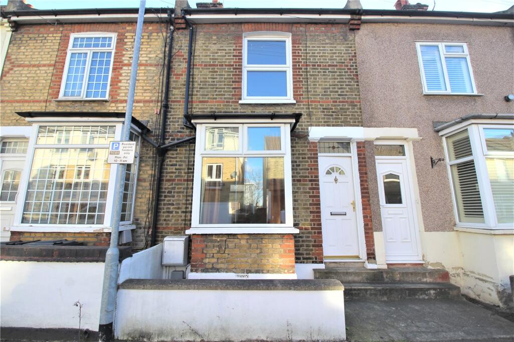 3 bed Mid Terraced House for rent in Gravesend. From Balgores - Gravesend