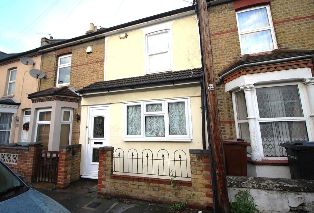 2 bed Mid Terraced House for rent in Northfleet. From Balgores - Gravesend