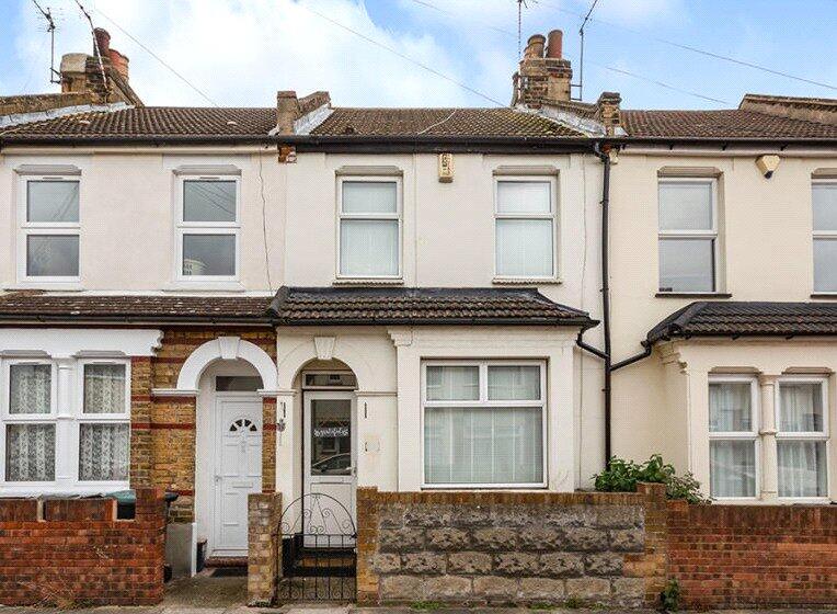 3 bed Mid Terraced House for rent in Northfleet. From Balgores - Gravesend