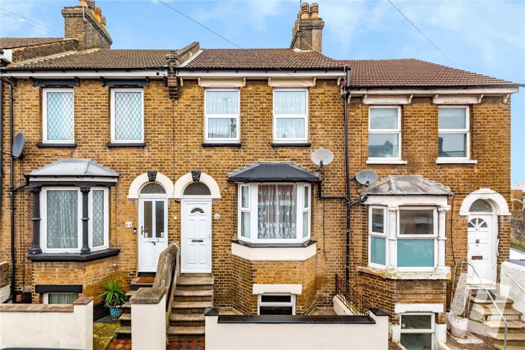 3 bed Mid Terraced House for rent in Chatham. From Balgores - Gravesend 3 bed Mid Terraced House for rent in Chatham. From Balgores - Gravesend