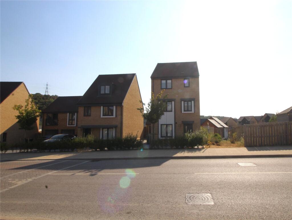 4 bed Detached for rent in Betsham. From Balgores - Gravesend 4 bed Detached for rent in Betsham. From Balgores - Gravesend