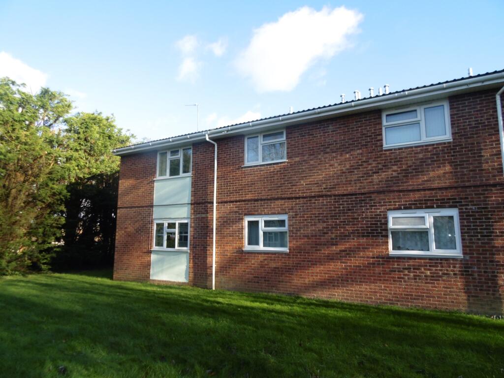 1 bed 1st Floor Flat for rent in Oakley. From Northwood - Basingstoke