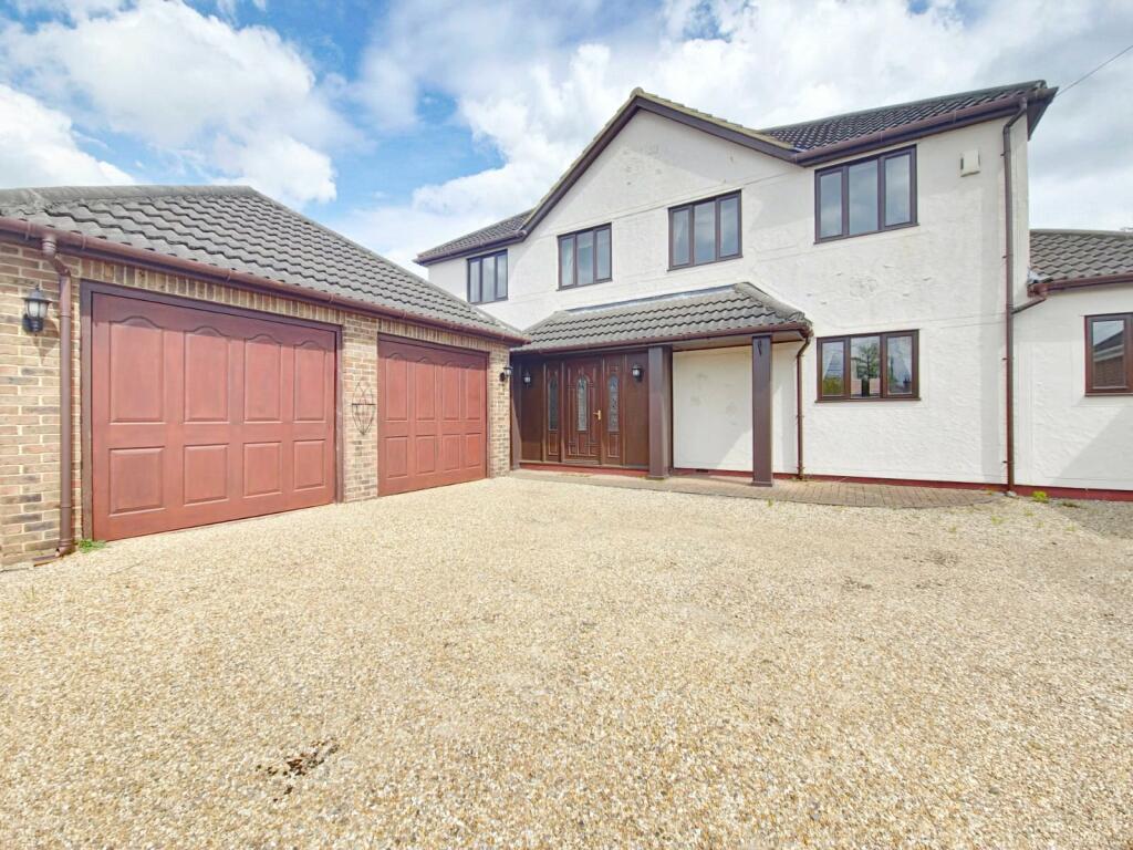 5 bed Detached House for rent in Romford. From Balgores Lettings Ltd - Romford
