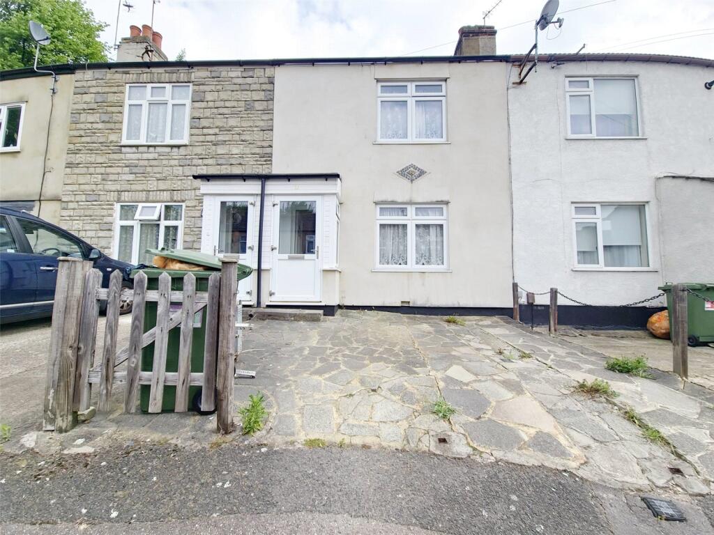 3 bed Mid Terraced House for rent in Romford. From Balgores Letting Ltd