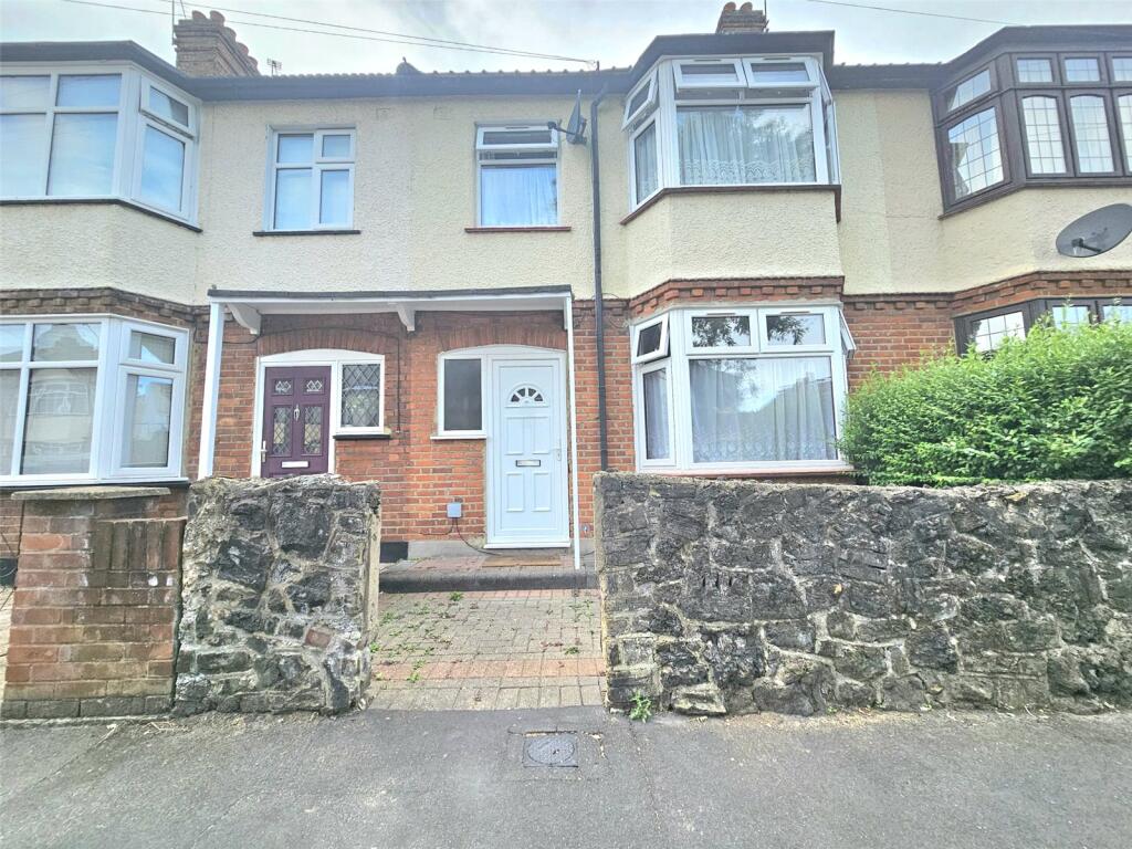 3 bed Mid Terraced House for rent in Romford. From Balgores Letting Ltd