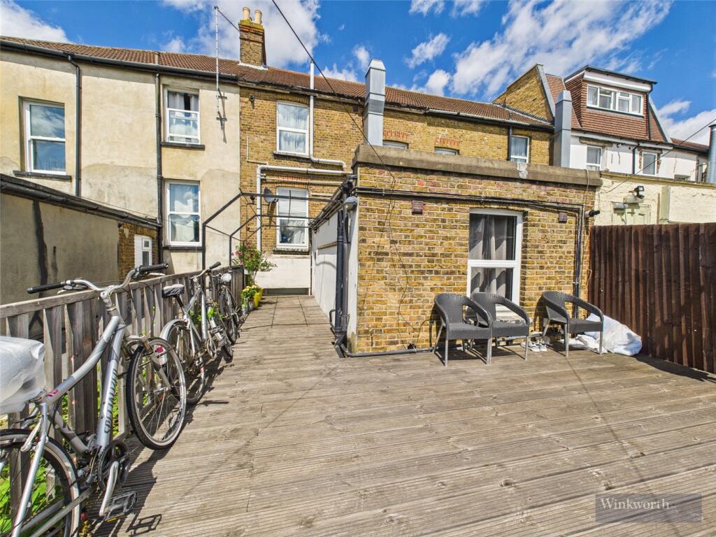 4 bed Apartment for rent in Surbiton. From Winkworth - Surbiton