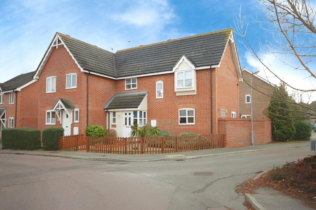 3 bed Semi-Detached House for rent in Basildon. From Balgores Basildon Ltd - Lettings