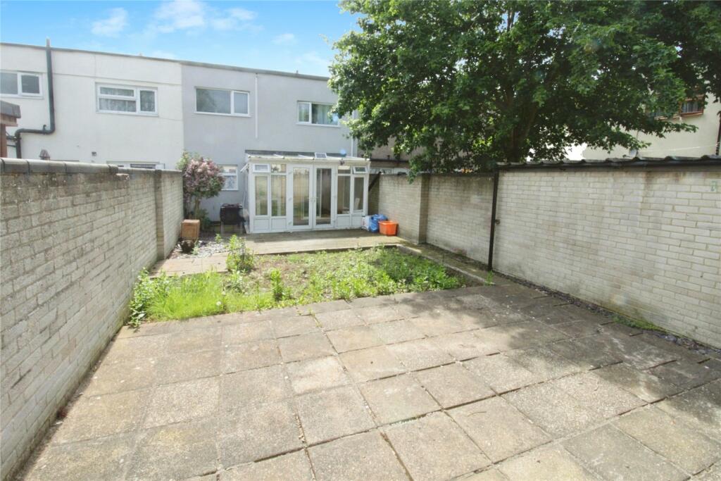 3 bed Mid Terraced House for rent in Basildon. From Balgores Basildon Ltd - Lettings