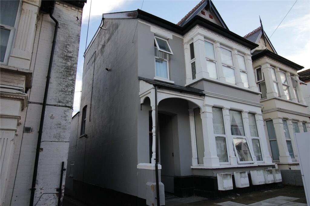 1 bed Apartment for rent in Southend-on-Sea. From Balgores Basildon Ltd - Lettings