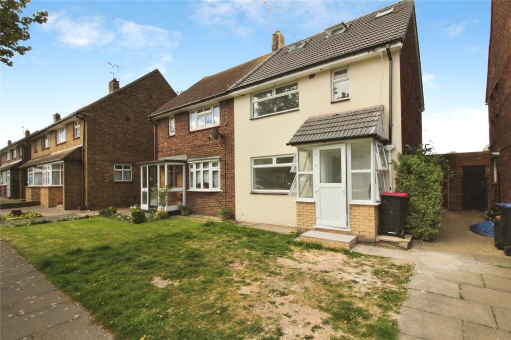 4 bed Mid Terraced House for rent in Southend-on-Sea. From Balgores Basildon Ltd - Lettings
