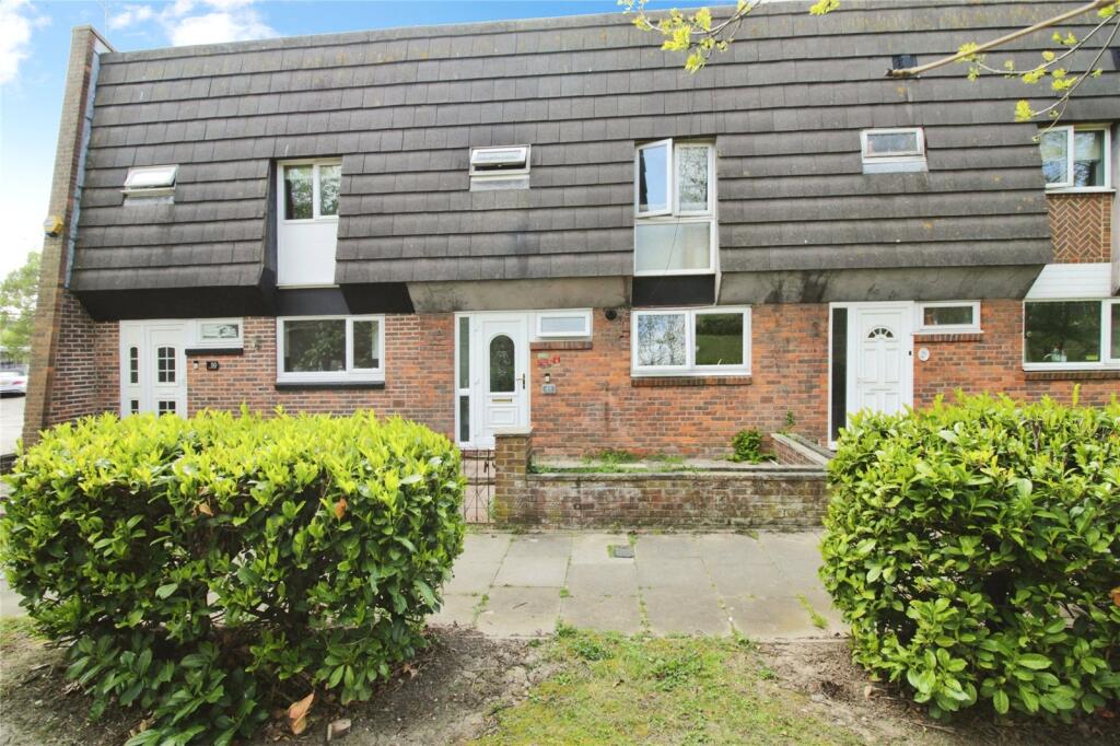 3 bed Mid Terraced House for rent in Basildon. From Balgores Basildon Ltd - Lettings