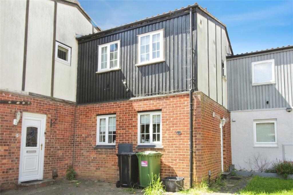 3 bed Mid Terraced House for rent in Basildon. From Balgores Basildon Ltd - Lettings
