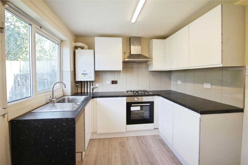 3 bed Mid Terraced House for rent in Basildon. From Balgores Basildon Ltd - Lettings