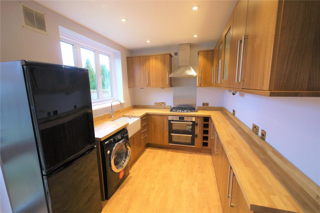2 bed Mid Terraced House for rent in Havering's Grove. From Balgores Hayes - Brentwood Lettings