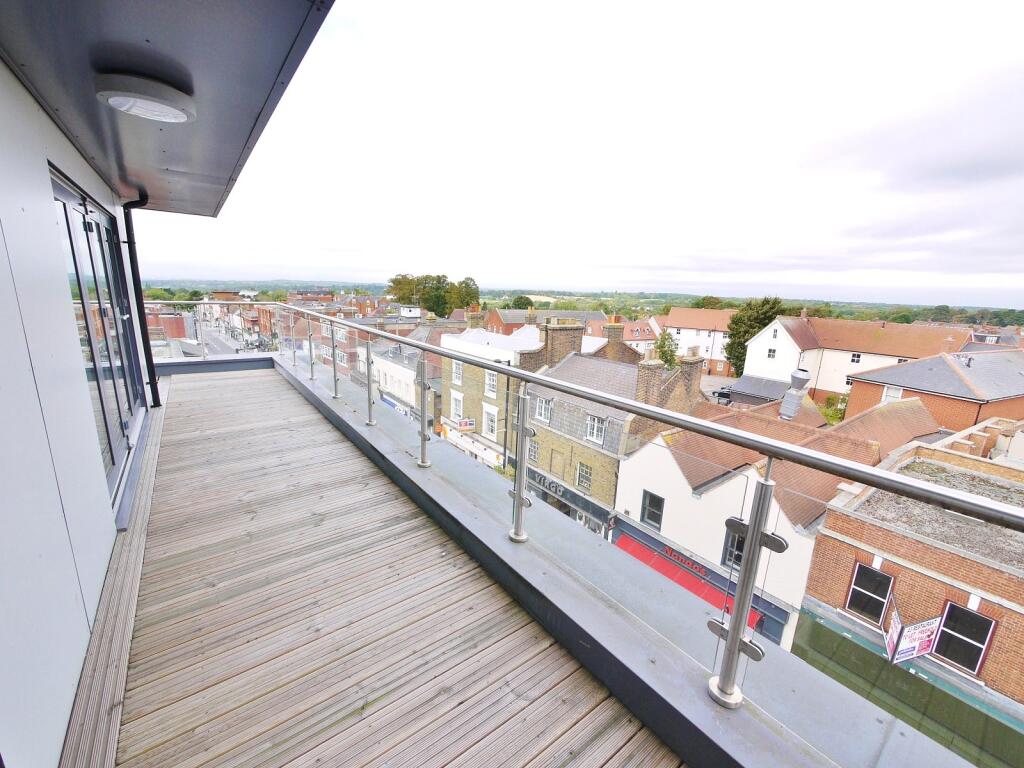 2 bed Penthouse for rent in Brentwood. From Balgores Hayes - Brentwood Lettings