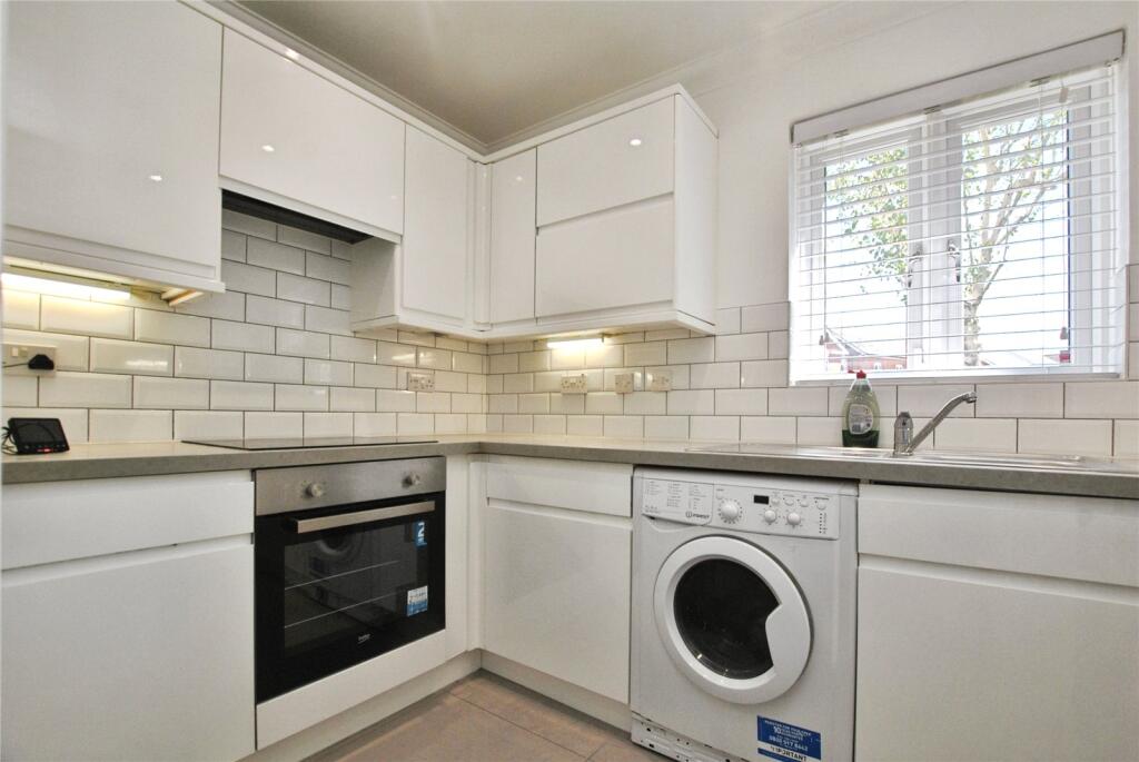 2 bed Apartment for rent in Sandon. From Balgores Essex Ltd. - Chelmsford Lettings