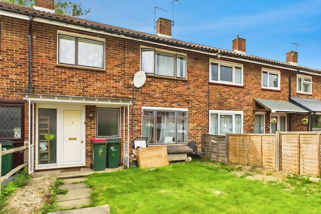 3 bed Mid Terraced House for rent in Crawley. From Northwood - Crawley 3 bed Mid Terraced House for rent in Crawley. From Northwood - Crawley