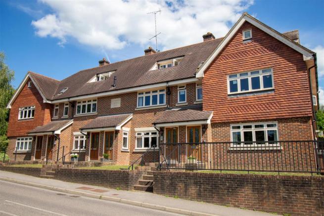 2 bed 1st Floor Flat for rent in Balcombe. From Northwood - Crawley