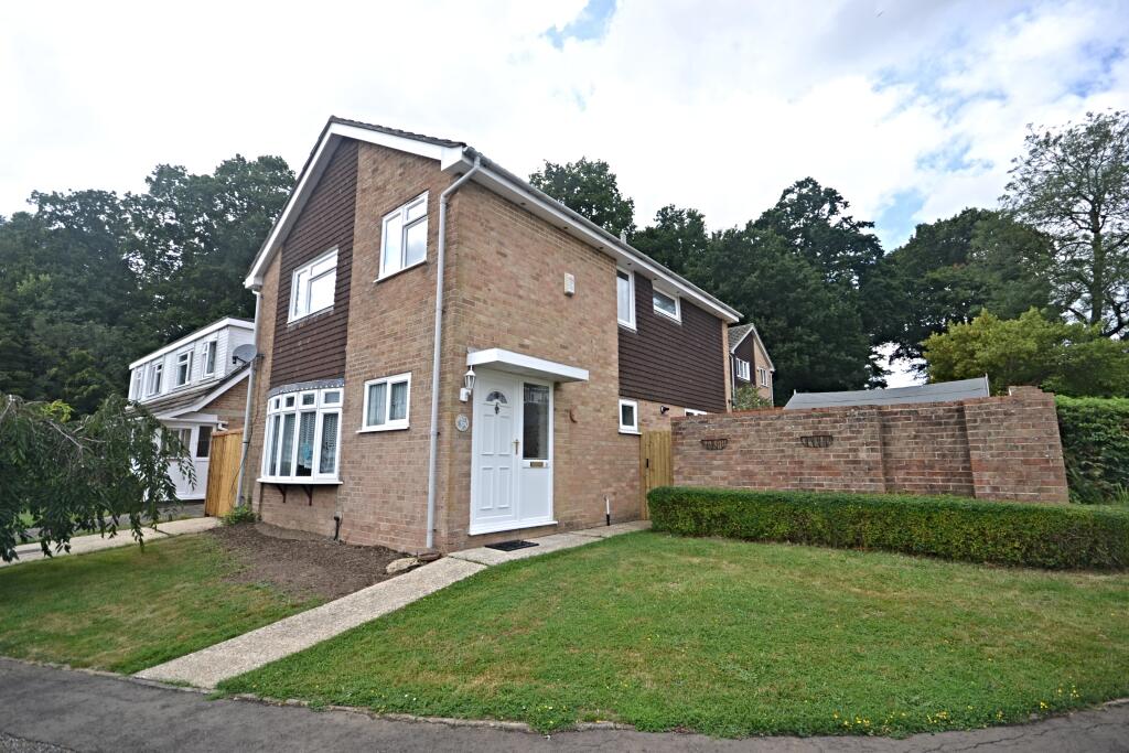 4 bed Detached for rent in Ifieldwood. From Northwood - Crawley