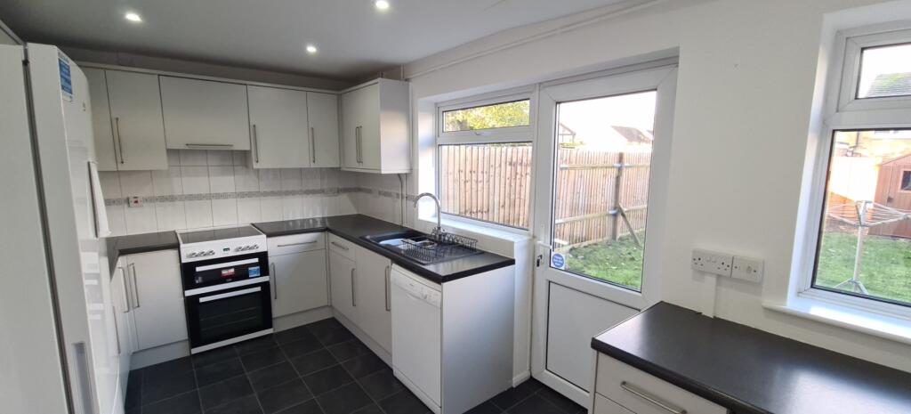 5 bed Mid Terraced House for rent in Dunstable. From Belvoir - Dunstable