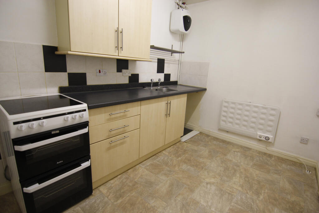2 bed 1st Floor Flat for rent in Manchester. From Saltsman & Co Estate Agents Oldham