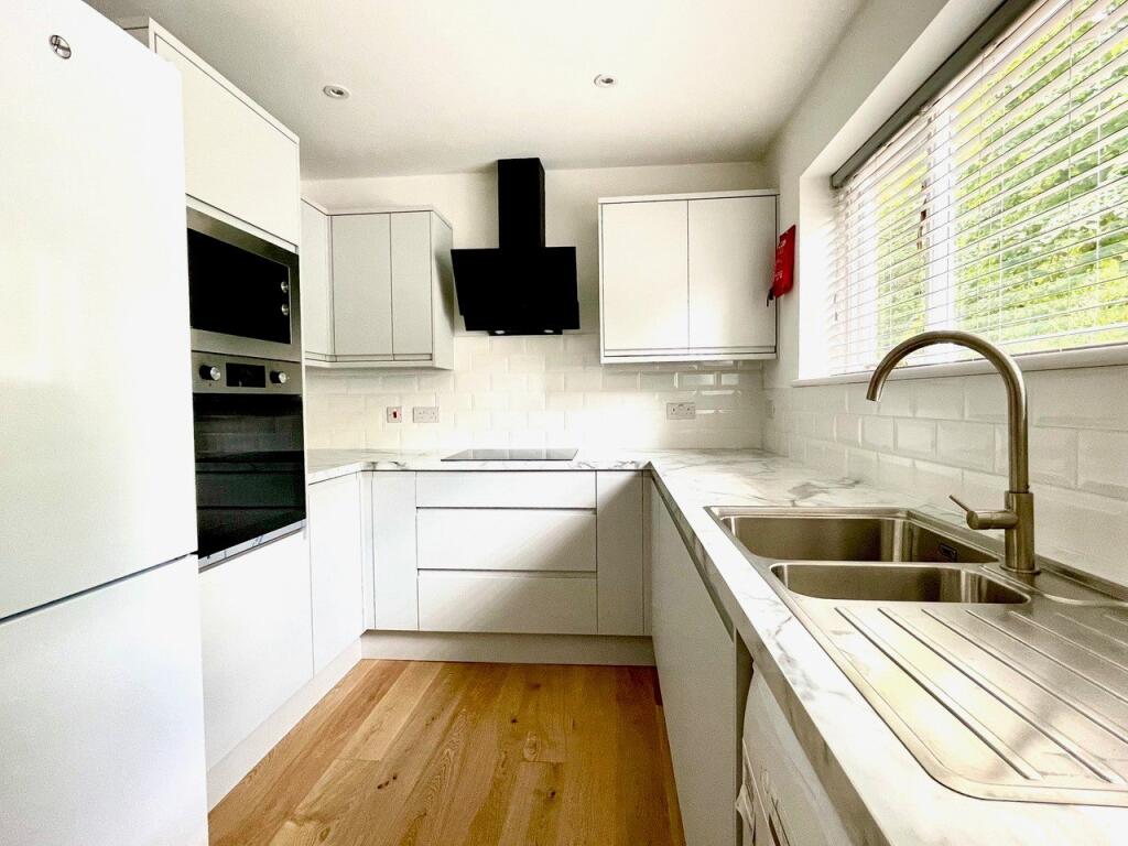3 bed Mews for rent in Tottenham. From Saltsman & co - Droylsden
