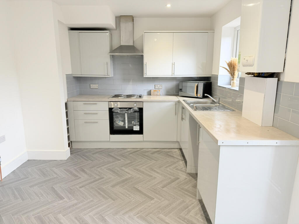 3 bed Mid Terraced House for rent in Droylsden. From Saltsman & co - Droylsden