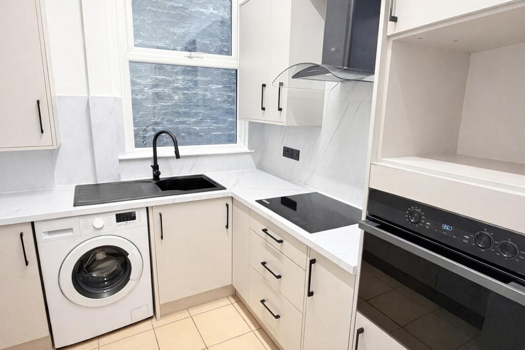 2 bed 1st Floor Flat for rent in Droylsden. From Saltsman & co - Droylsden