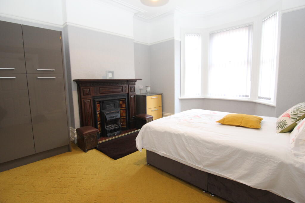 4 bed Studio for rent in Droylsden. From Saltsman & Co Estate Agents Oldham