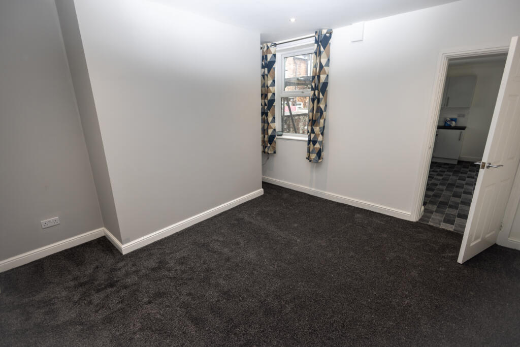 2 bed Mid Terraced House for rent in Denton. From Saltsman & Co Estate Agents Oldham