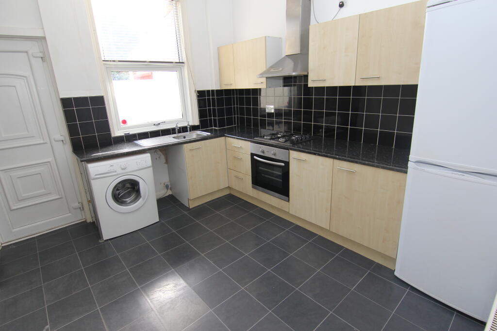 2 bed Mid Terraced House for rent in Droylsden. From Saltsman & Co Estate Agents Oldham