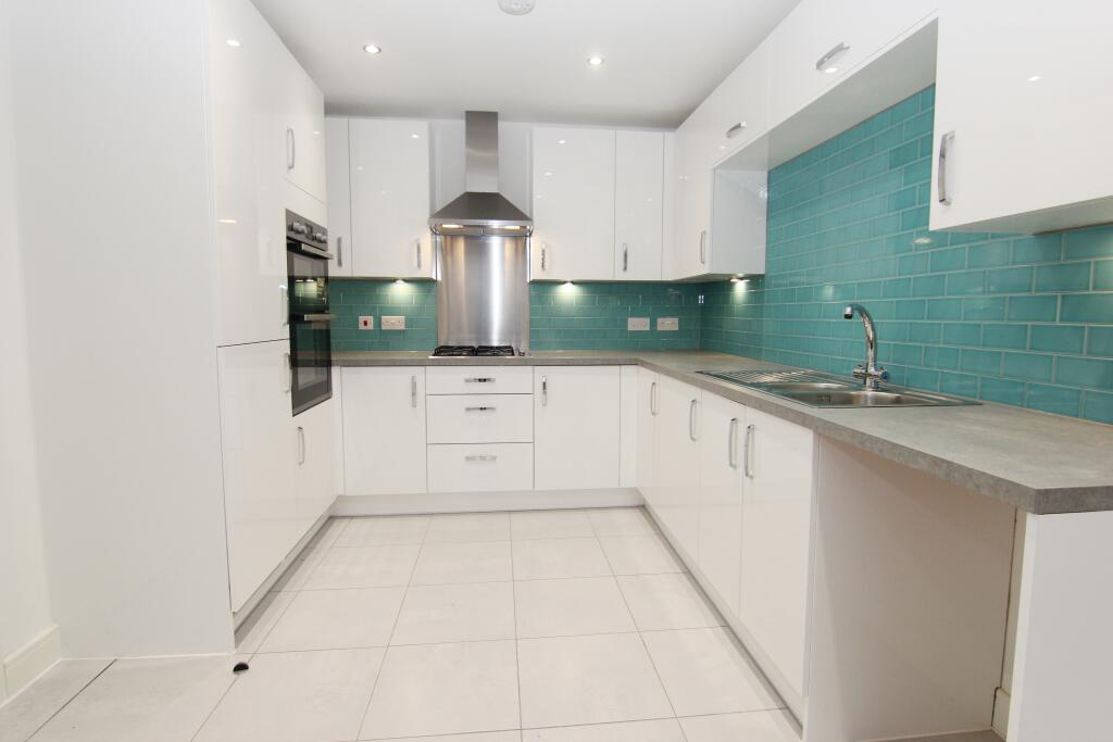 3 bed Mid Terraced House for rent in Manchester. From Saltsman & Co Estate Agents Oldham 3 bed Mid Terraced House for rent in Manchester. From Saltsman & Co Estate Agents Oldham