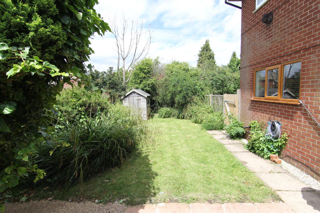 2 bed Annexe for rent in Denton. From Saltsman & Co Estate Agents Oldham