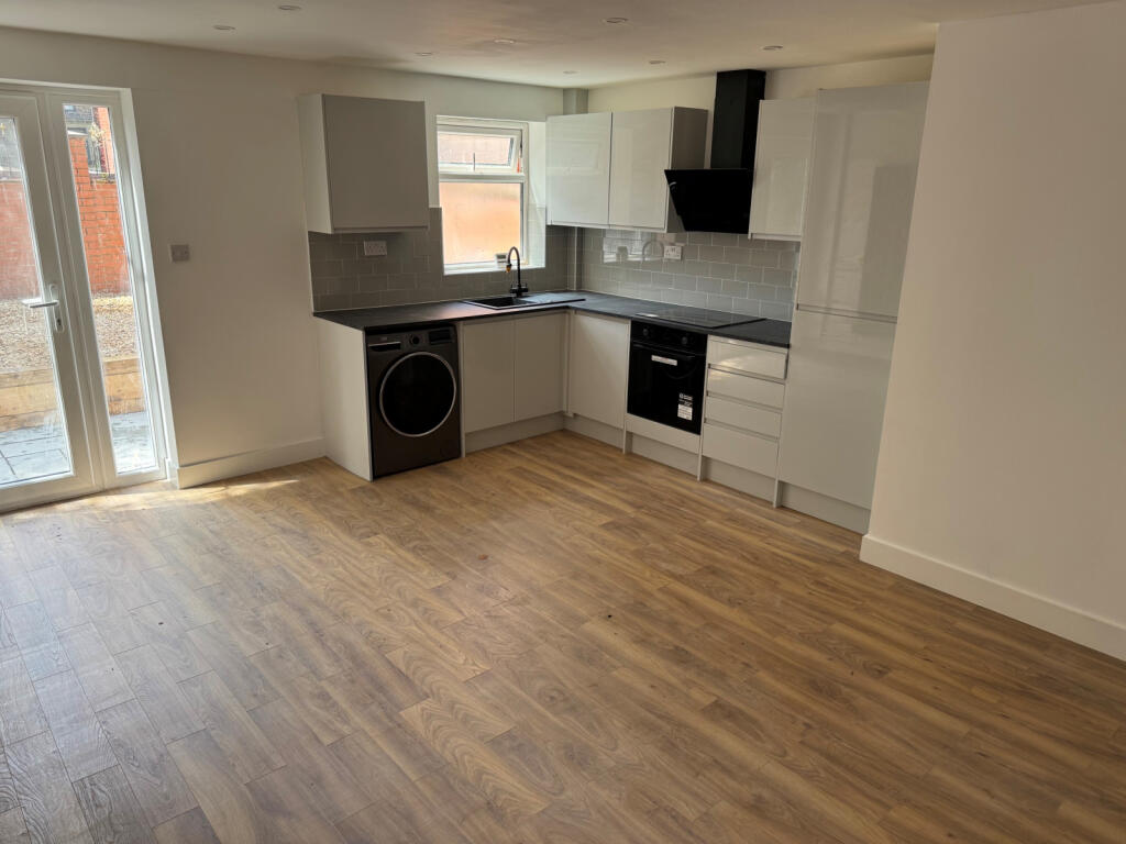 3 bed Semi Detached for rent in Stalybridge. From Saltsman & Co Estate Agents Oldham