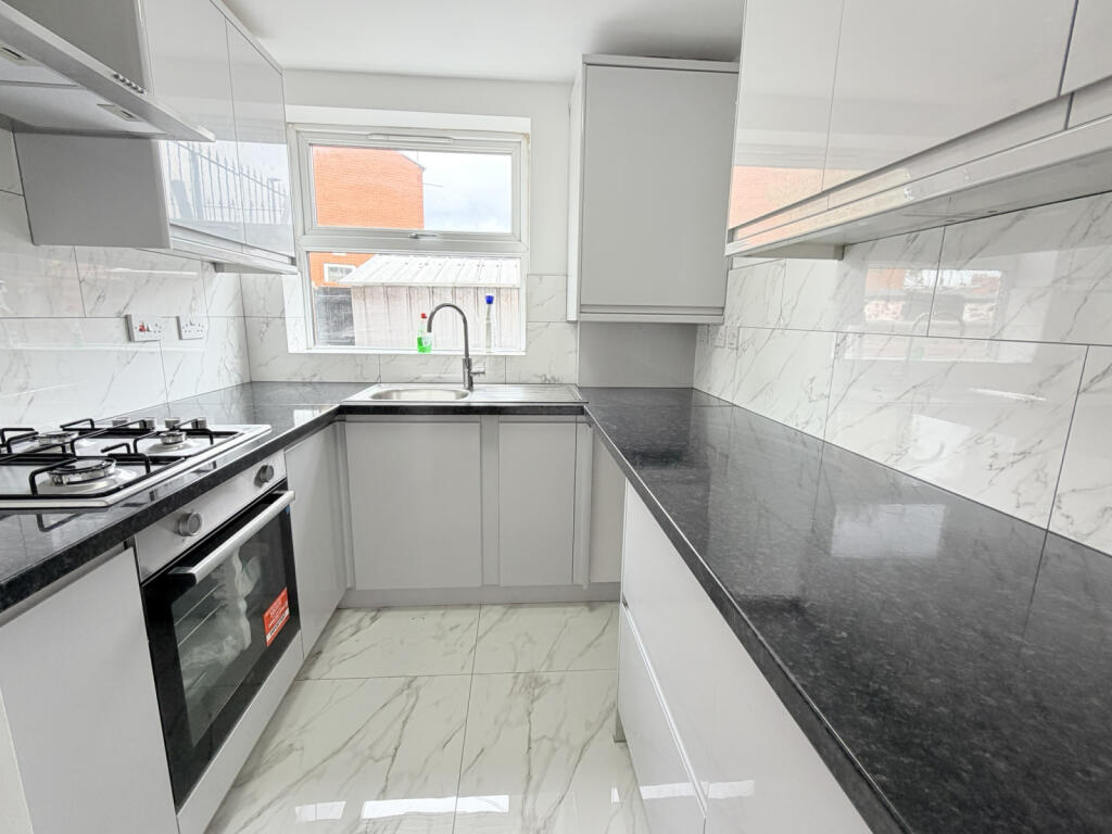 2 bed Mid Terraced House for rent in Droylsden. From Saltsman & Co Estate Agents Oldham 2 bed Mid Terraced House for rent in Droylsden. From Saltsman & Co Estate Agents Oldham