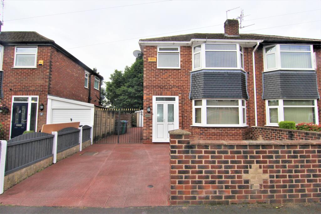 3 bed Detached for rent in Failsworth. From Saltsman & Co Estate Agents Oldham