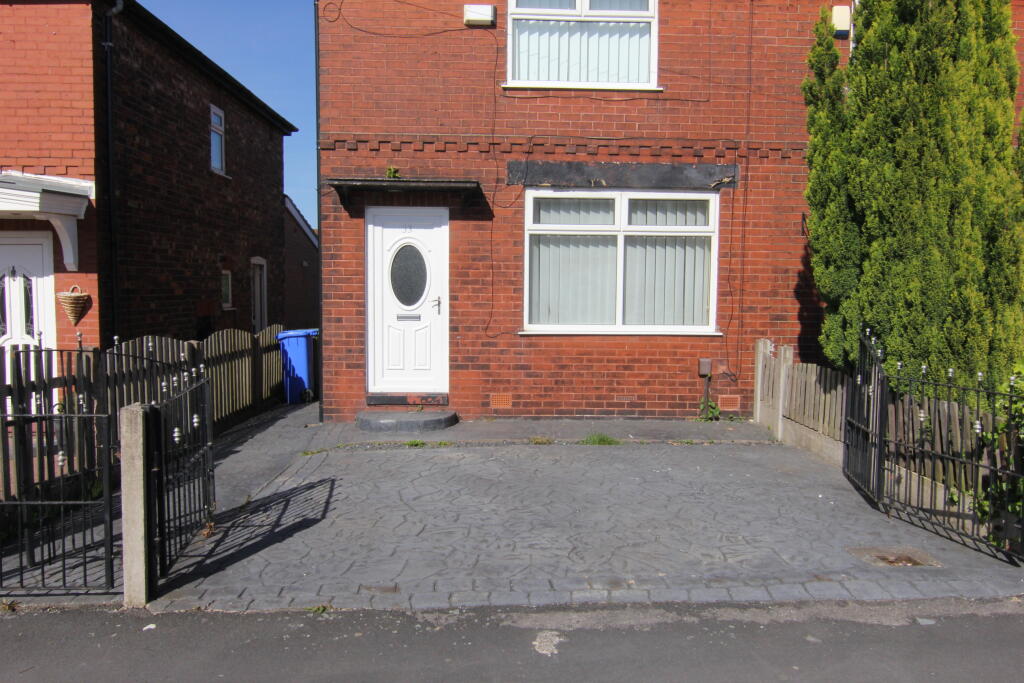 2 bed Mid Terraced House for rent in Droylsden. From Saltsman & Co Estate Agents Oldham