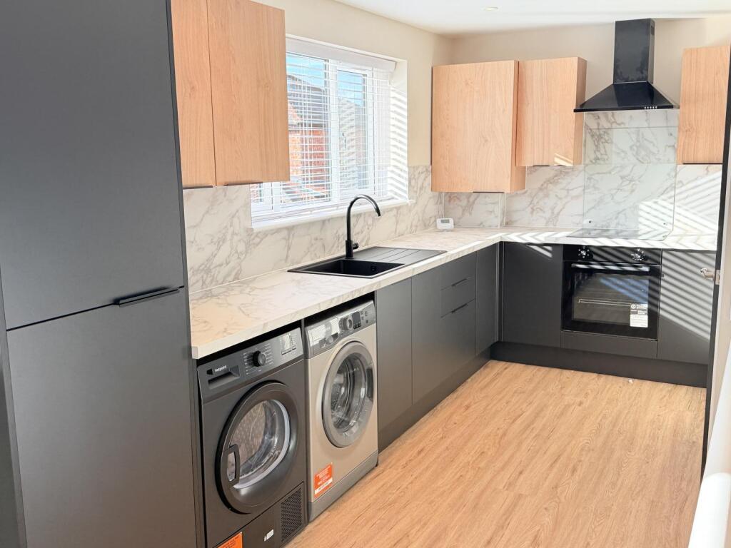 2 bed 1st Floor Flat for rent in Droylsden. From Saltsman & Co Estate Agents Oldham 2 bed 1st Floor Flat for rent in Droylsden. From Saltsman & Co Estate Agents Oldham